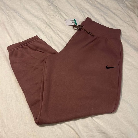 Nike Women’s Oversized Sweatpants - Picture 1 of 5